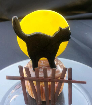 halloween black cat cupcakes