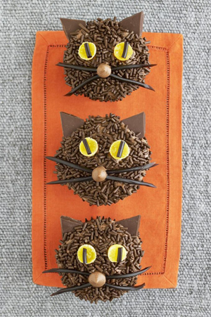 halloween black cat cupcakes