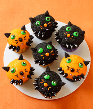 halloween black cat cupcakes