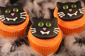 halloween black cat cupcakes